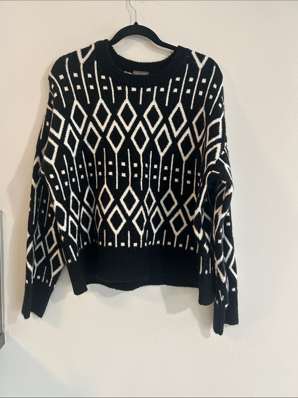 Vince CAMUTO oversize black-and-white sweater